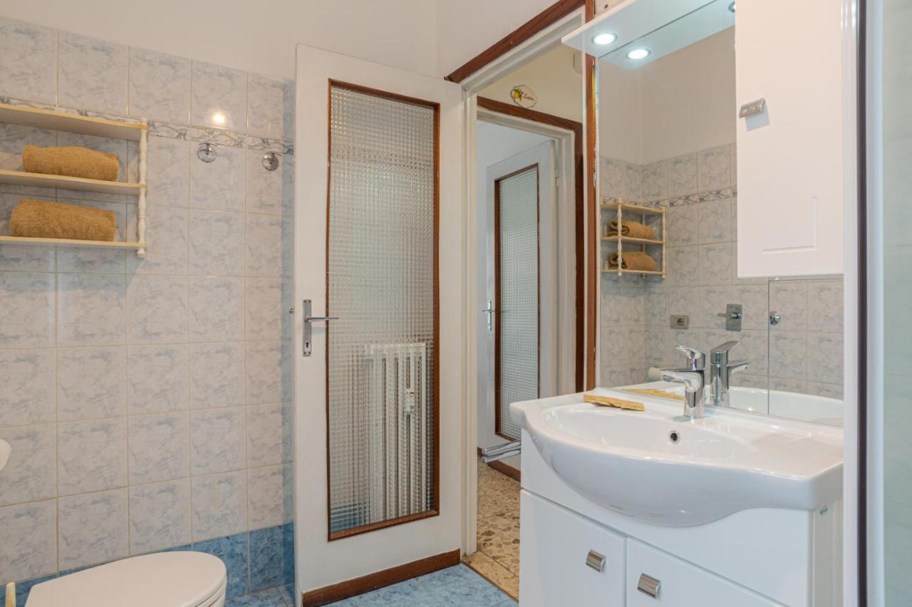 Lovely & Quiet Apartment - With Balcony & Parking Como Exterior foto